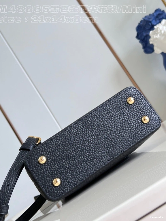 VUITTON LOUIS CAPUCINES MINI-21*14*8CM 0524